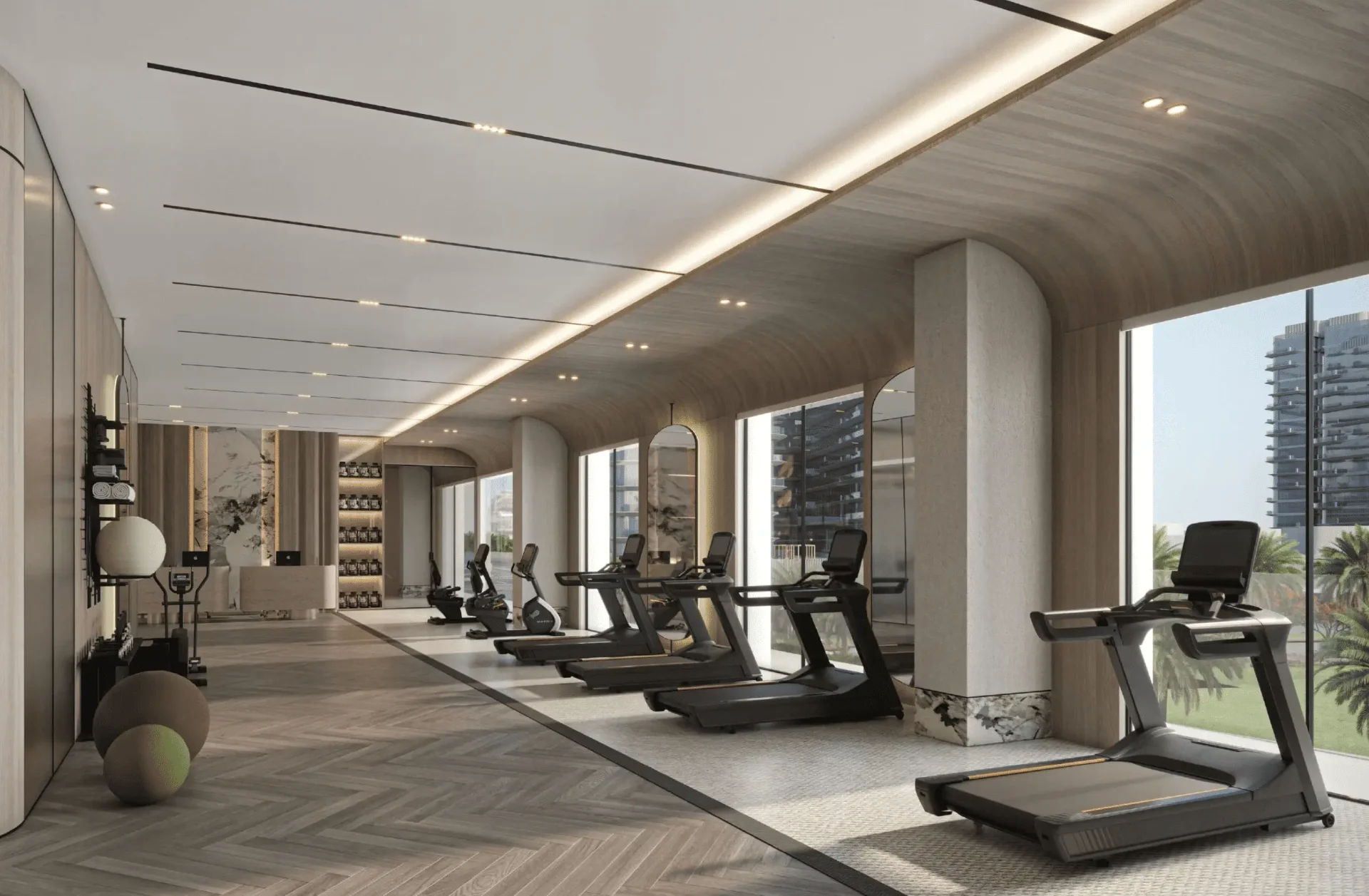 Prosluněné fitness centrum Mirasol 2 s běžeckými pásy, mramorovými akcenty a výhledem na zahradu